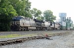 NS 3616 leads train 28N at Aycock